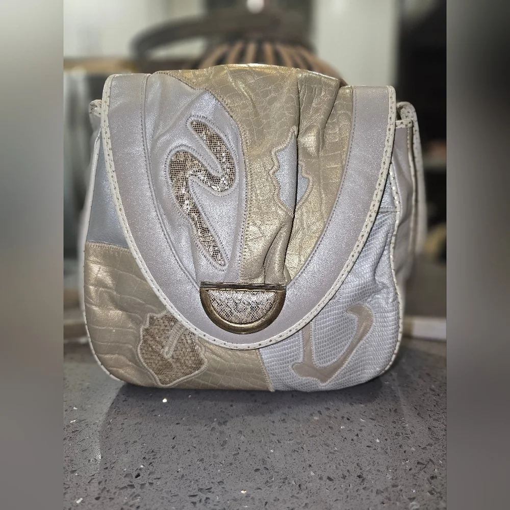 SHARIF VINTAGE CROSSBODY BAG.